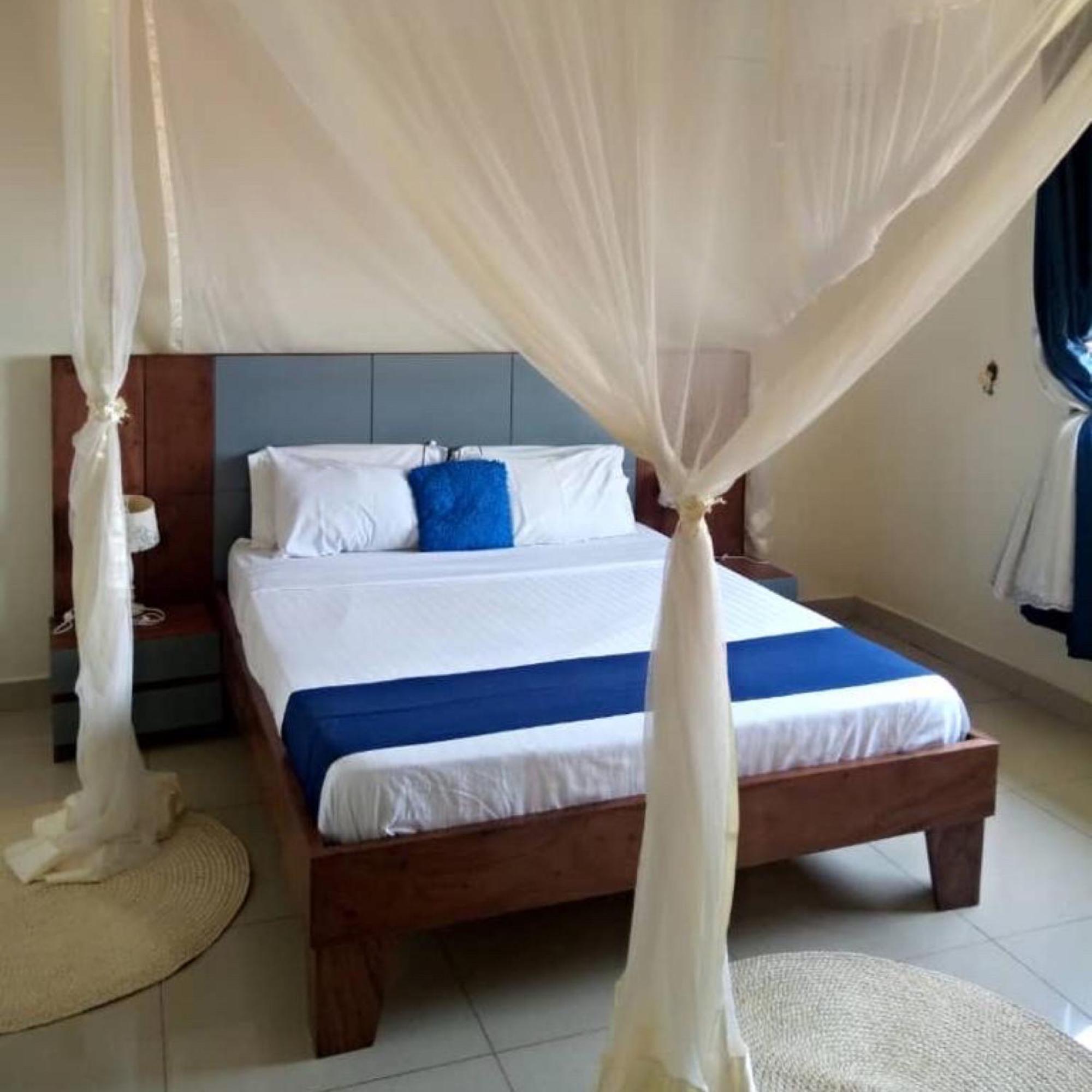 The Abode Apartments Lake View & Breakfast Suite Near Beach Entebbe Extérieur photo
