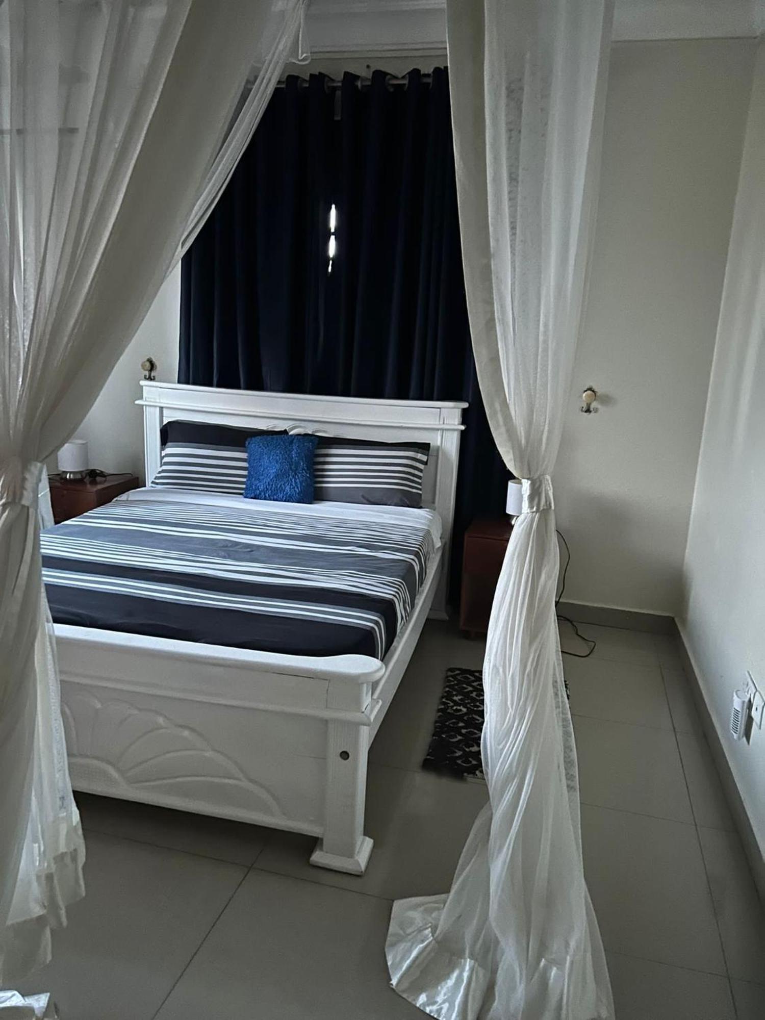 The Abode Apartments Lake View & Breakfast Suite Near Beach Entebbe Extérieur photo