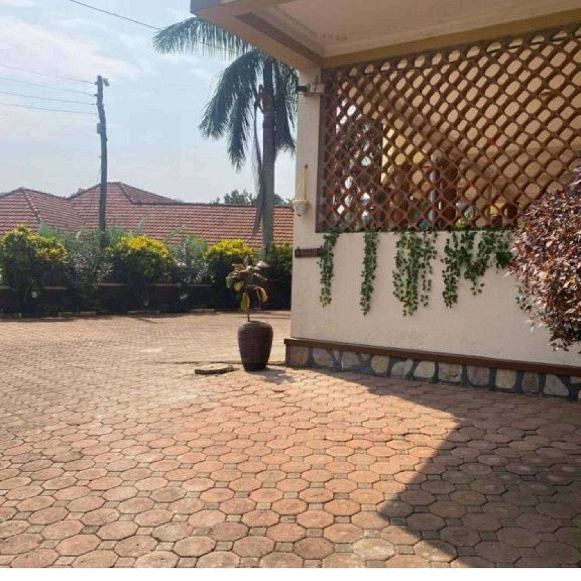 The Abode Apartments Lake View & Breakfast Suite Near Beach Entebbe Extérieur photo