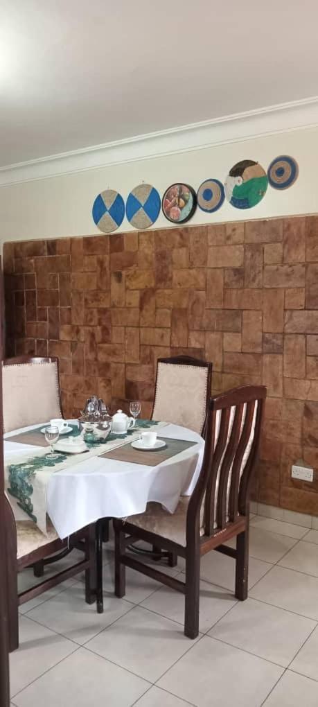 The Abode Apartments Lake View & Breakfast Suite Near Beach Entebbe Extérieur photo