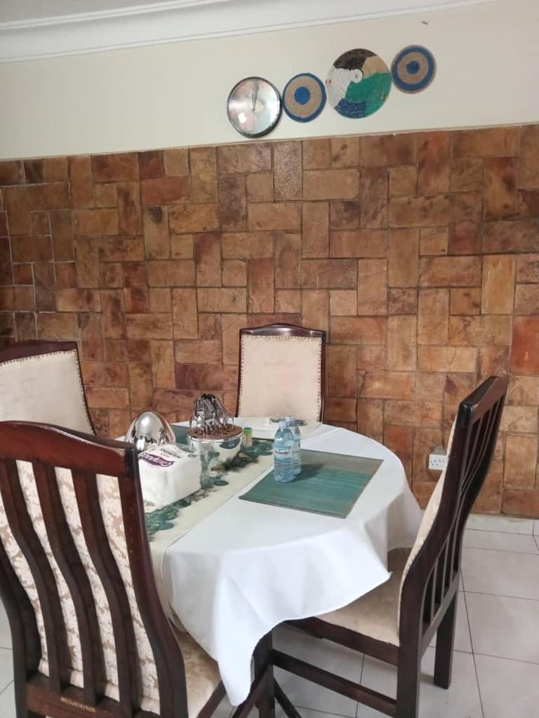 The Abode Apartments Lake View & Breakfast Suite Near Beach Entebbe Extérieur photo