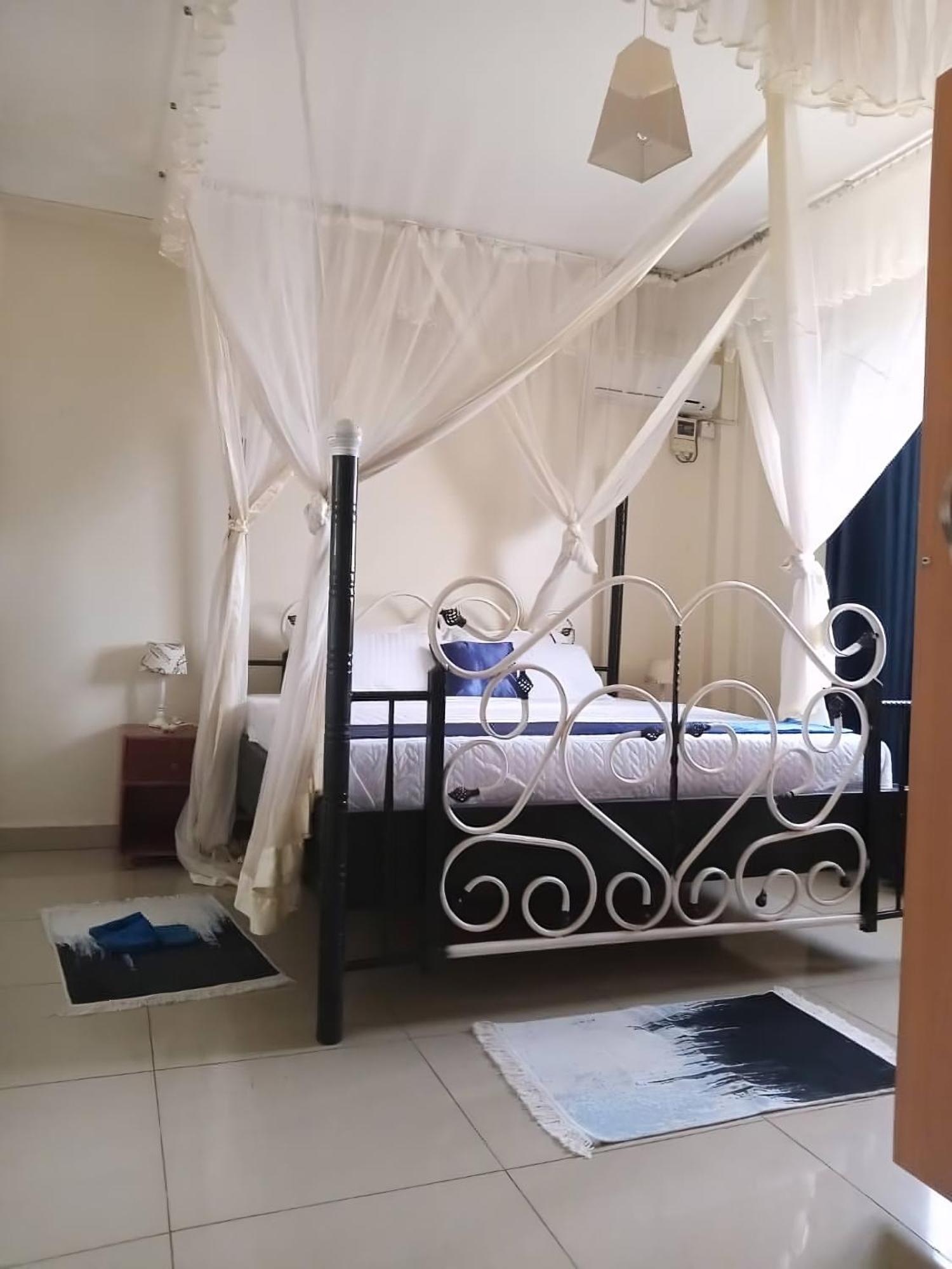 The Abode Apartments Lake View & Breakfast Suite Near Beach Entebbe Extérieur photo