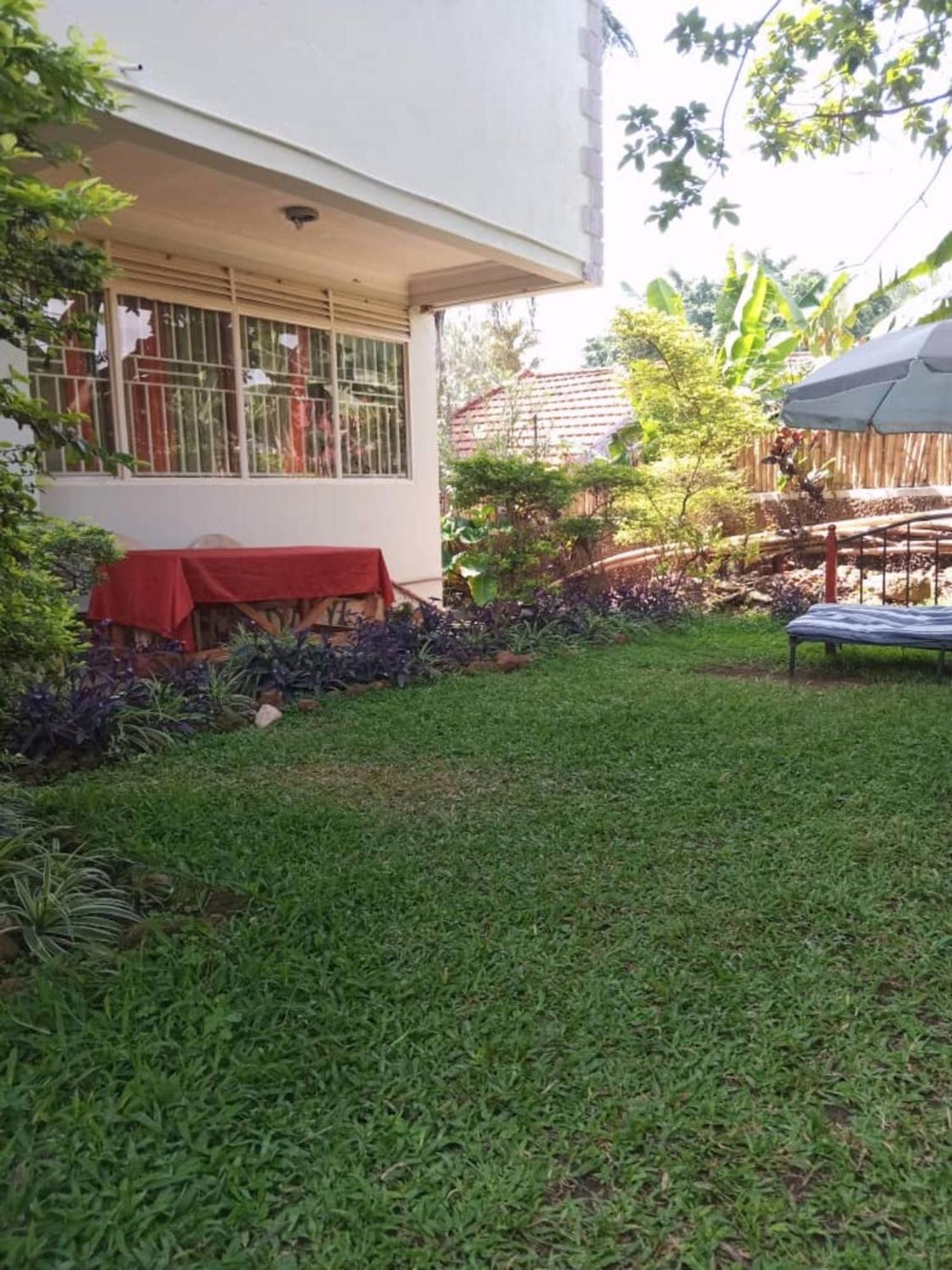 The Abode Apartments Lake View & Breakfast Suite Near Beach Entebbe Extérieur photo